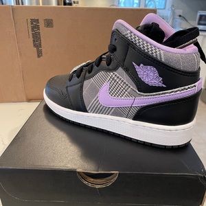 Air Jordan 1 Mid SE Big Kids' Shoes